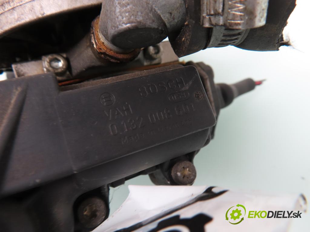 VW POLO (6N1) HB 1994 55,00 75 1.6 - AEA 1598,00 Vstrek 0438201502 ; 0132008601