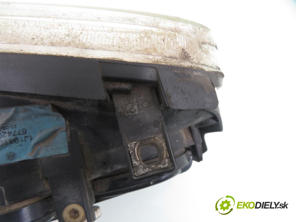 VW GOLF IV (1J1) HB 1998 55,00 1.4 16V 75 - AKQ 1390,00 Svetlo PP 1J1941016B ; 67742020
