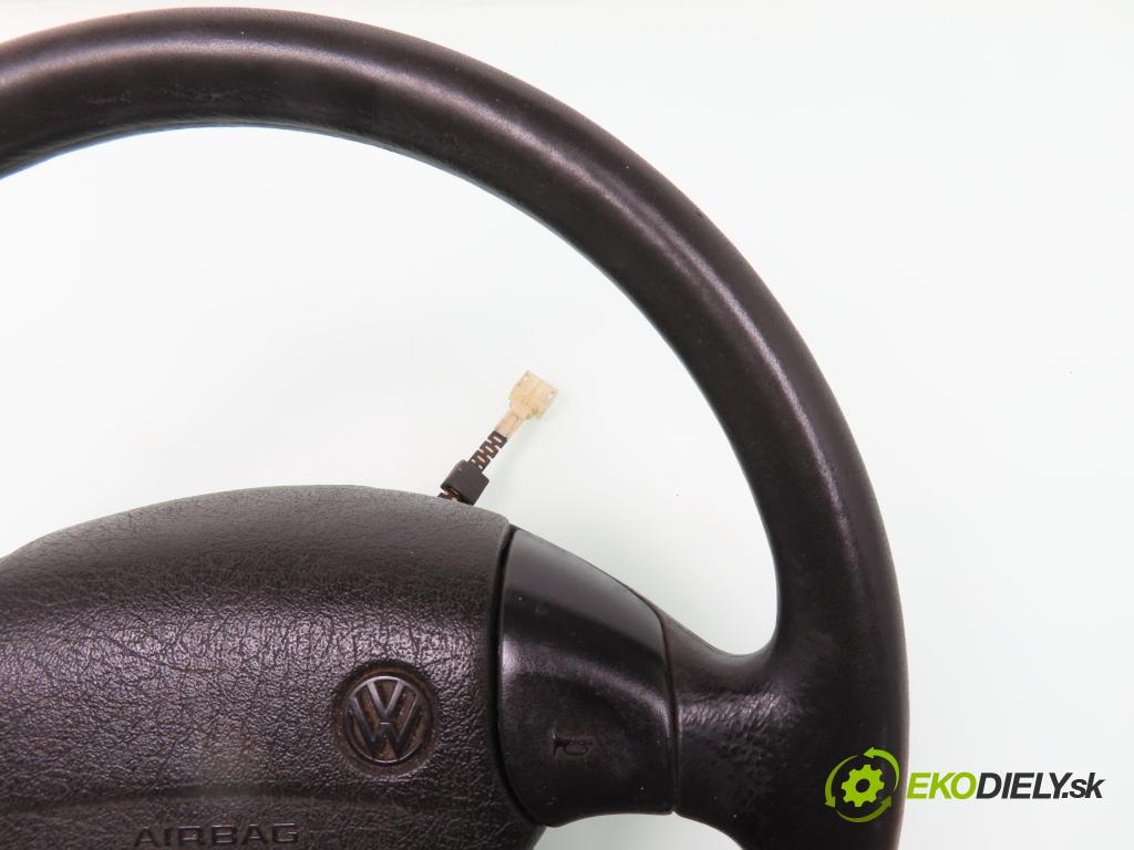 VW POLO (6N1) HB 1994 55,00 75 1.6 - AEA 1598,00 Volant 357419091K ; 3A0419091C ; 3A0880201 (Volanty)