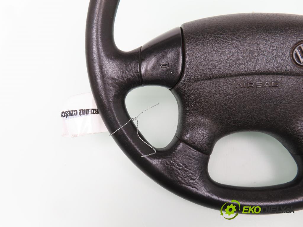 VW POLO (6N1) HB 1994 55,00 75 1.6 - AEA 1598,00 Volant 357419091K ; 3A0419091C ; 3A0880201 (Volanty)