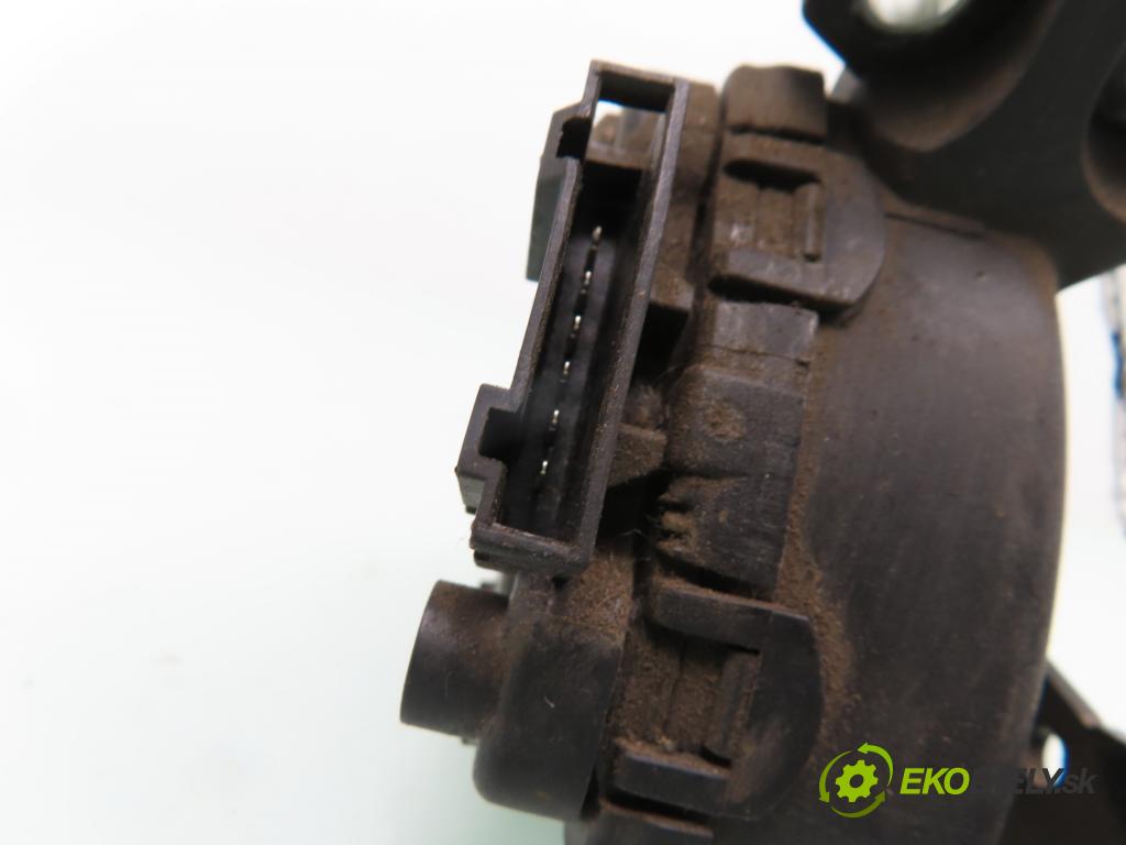 RENAULT KANGOO (KC0/1_) KOMBIVAN 2002 60,00 1.5 dCi 80 - K9K 702 1461,00 Potenciometer plynu 8200089851 ; 6PV008119 (Pedále)