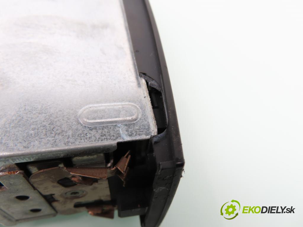 RENAULT SCENIC II (JM0/1_) MINIVAN 2004 88,00 1.9 DCI - F9Q 812 1870,00 RADIO CD 8200505114 ; 8200505114T