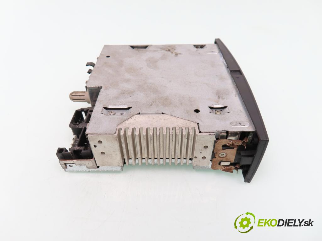 RENAULT SCENIC II (JM0/1_) MINIVAN 2004 88,00 1.9 DCI - F9Q 812 1870,00 RADIO CD 8200505114 ; 8200505114T