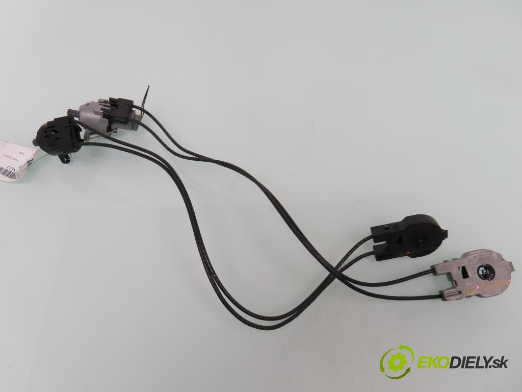 FORD FOCUS (DAW, DBW) HB 1998 74,00 1.6 16V 100 - FYDA 1596,00 Lanko panel kúrenia 98AB11504AE ; 98AB11503AE