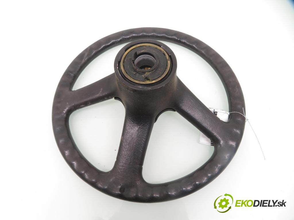 VW POLO (86C, 80) HB 1994 33,00 1.0 Cat - AAU 1043,00 Volant  (Volanty)