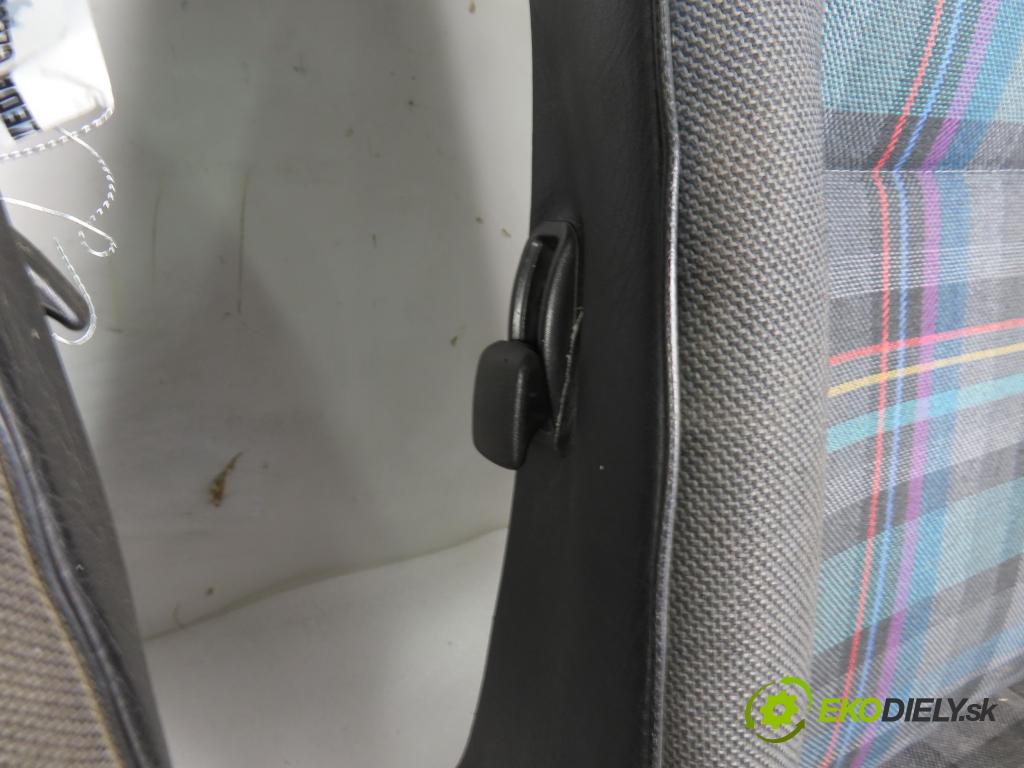 VW POLO (86C, 80) HB 1994 33,00 1.0 Cat - AAU 1043,00 Sedadlá, sedačky