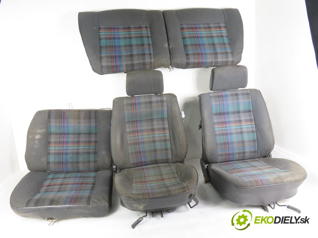 VW POLO (86C, 80) HB 1994 33,00 1.0 Cat - AAU 1043,00 Sedadlá, sedačky