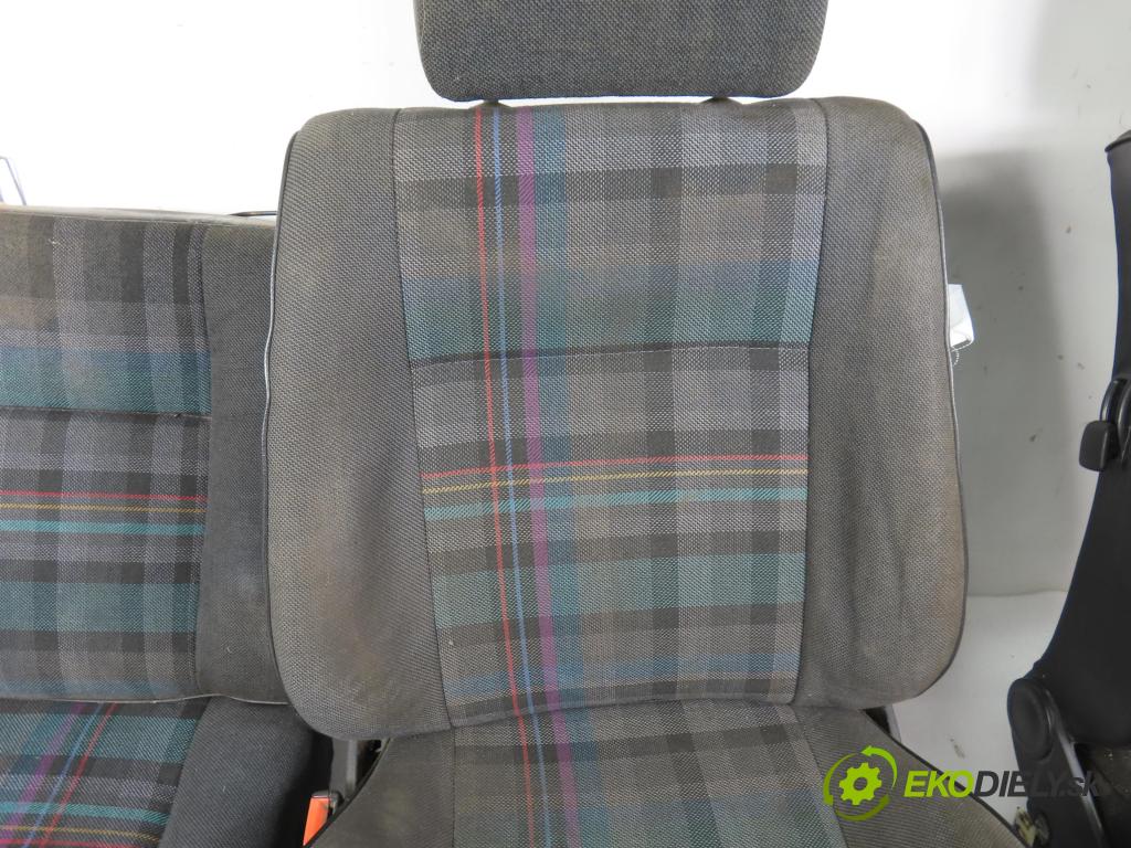 VW POLO (86C, 80) HB 1994 33,00 1.0 Cat - AAU 1043,00 Sedadlá, sedačky