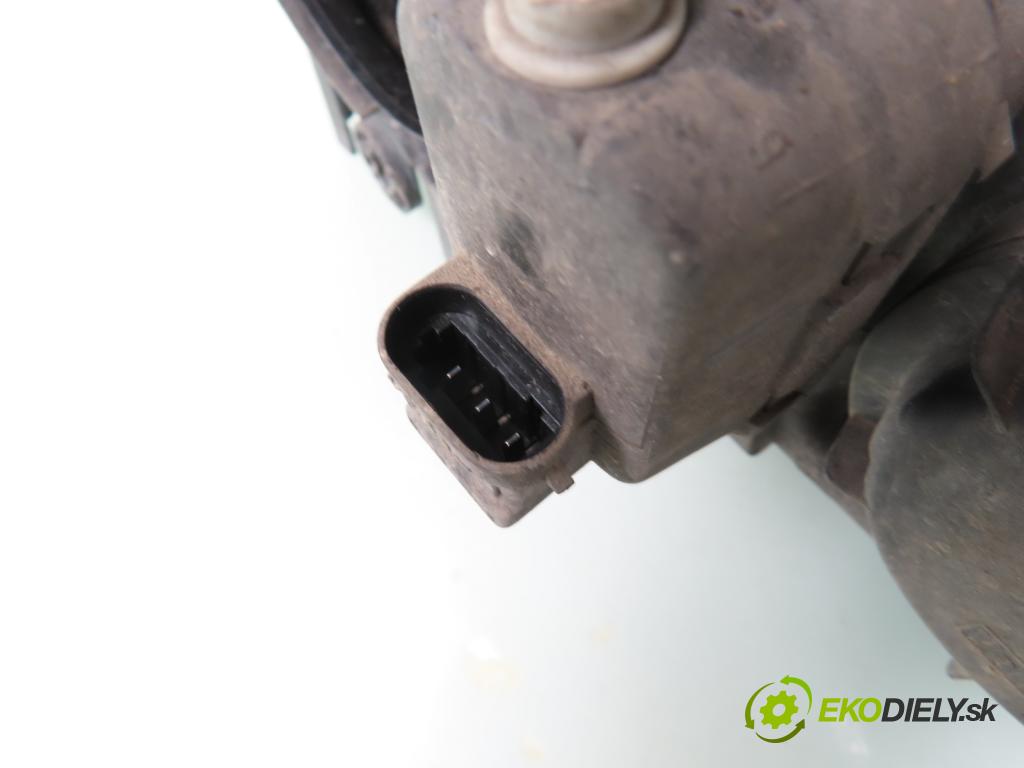 RENAULT SCENIC I (JA0/1_) MINIVAN 2002 75,00 1.9 dCi 102 - F9Q 732 1870,00 světlo LP 7700432098 ; 7701047604