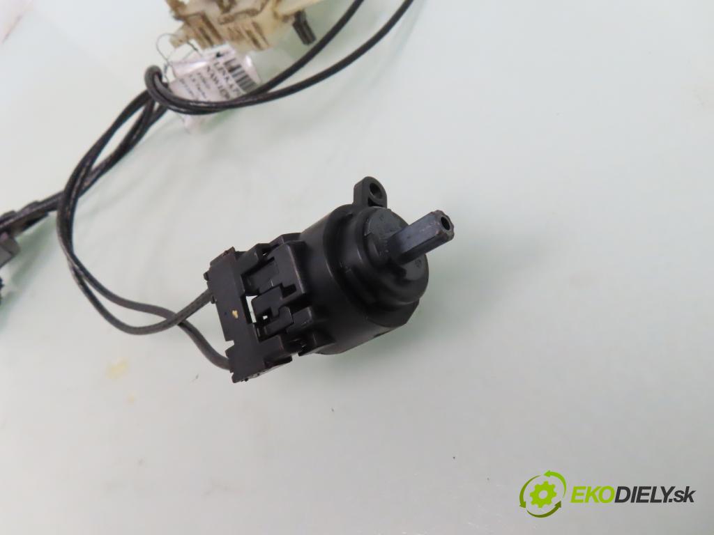 FORD FOCUS (DAW, DBW) KOMBI 2000 66,00 1.8 TDDi 90 - C9DA 1753,00 Lanko panel kúrenia 98AB11504AG ; 98AB11503AG