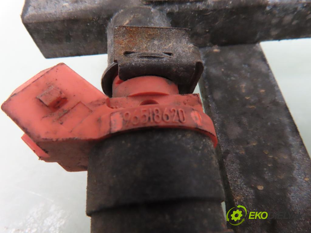 CHEVROLET AVEO / KALOS liftback (T200) HB 2004 53,00 1.2 - F12S3 1150,00 Lišta vstrekovacia 96518620 (Vstrekovacie lišty)