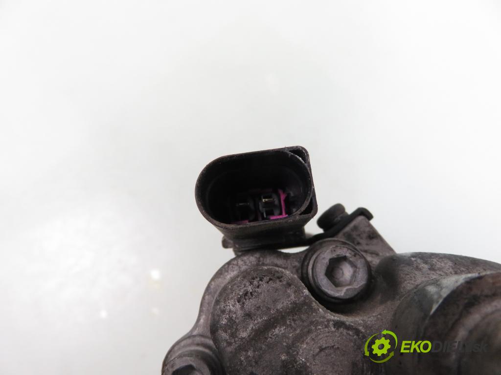 VW BORA (1J2) SEDAN 2001 85,00 2 - AZJ 1984,00 KOMPRESOR: klimatizácie  (Kompresory klimatizácie)