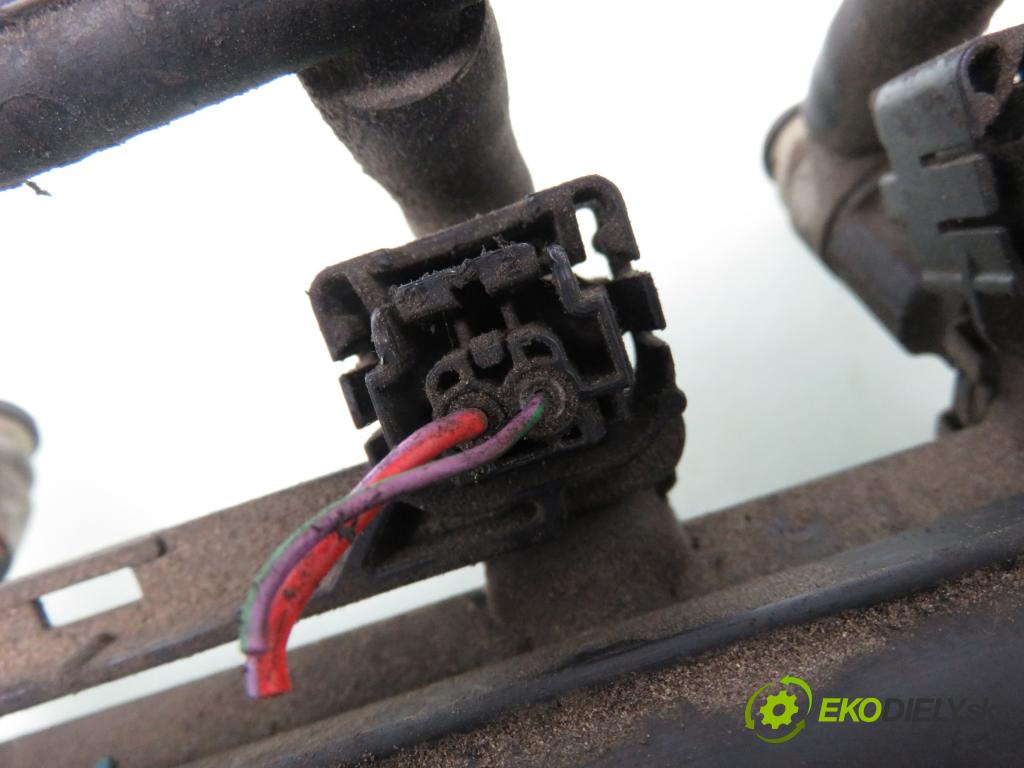 VW BORA (1J2) SEDAN 2001 85,00 2 - AZJ 1984,00 Lišta vstrekovacia 06A133317A ; 0280155995 ; 06A906031AC (Vstrekovacie lišty)