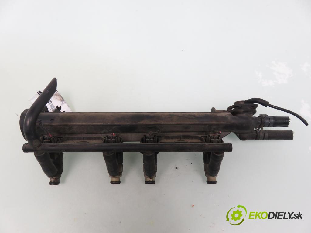 VW BORA (1J2) SEDAN 2001 85,00 2 - AZJ 1984,00 Lišta vstrekovacia 06A133317A ; 0280155995 ; 06A906031AC (Vstrekovacie lišty)