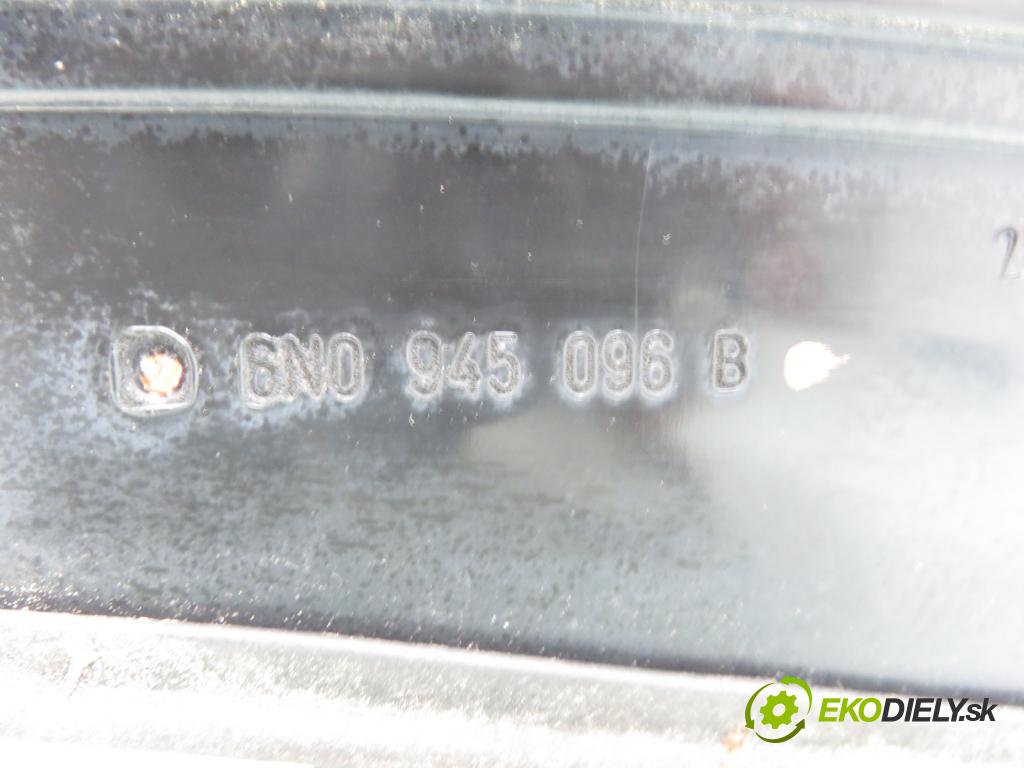 VW POLO (6N1) HB 1996 55,00 75 1.6 - AEA 1598,00 svetla zadní část 6N0945096B ; 6N0945095B