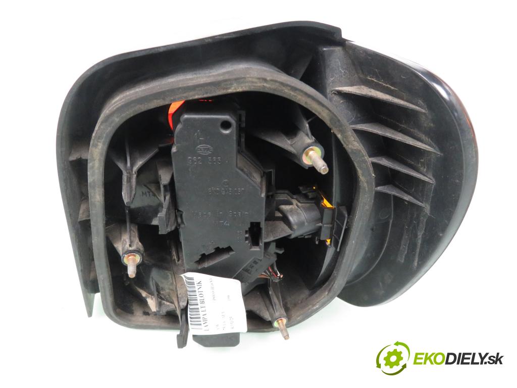 VW POLO (6N1) HB 1996 55,00 75 1.6 - AEA 1598,00 svetla zadní část 6N0945096B ; 6N0945095B