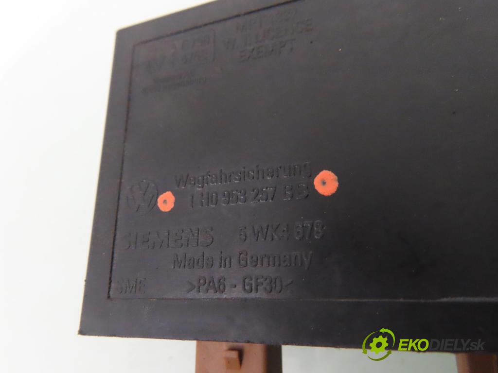 SKODA FELICIA II (6U1) HB 1998 40,00 1.3 - AMG 1289,00 spinačka 441022221176 ; 1H0953257BBR (Spínacie skrinky a kľúče)