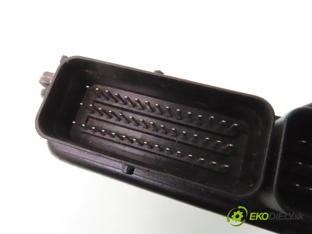 RENAULT CLIO II (BB_, CB_) HB 2000 72,00 1.4 16V (B/CB0P) - K4J 710 1390,00 Riadiaca jednotka Motor S110030058A ; 8200039797