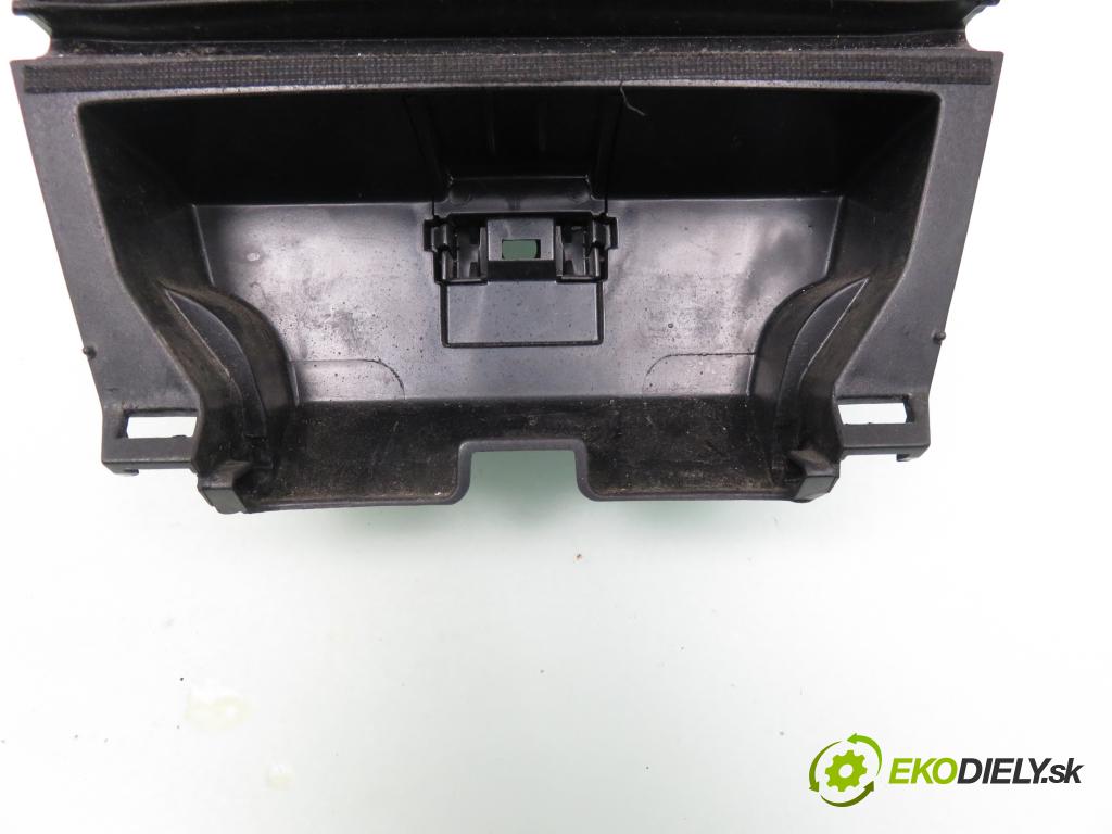 TOYOTA COROLLA (_E12_) SEDAN 2003 71,00 1.4 VVT-i 97 (ZZE120) - 4ZZ-FE 1398,00 Panel kúrenia KLIMATIZACE: 5541102180