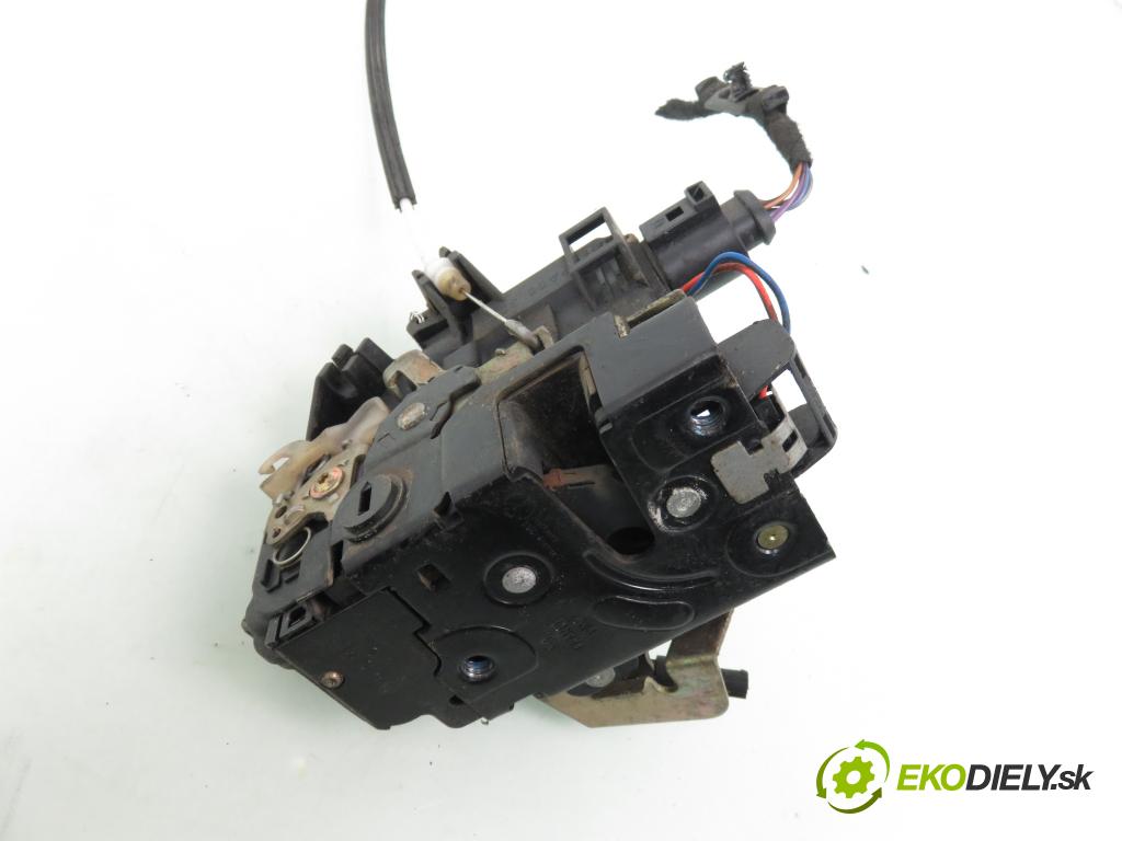 AUDI A6 Avant (4B5, C5) KOMBI 2000 121,00 2.4 - AML 2393,00 zámok 4B0839015H