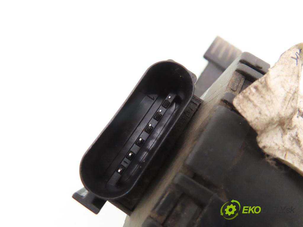 FORD FOCUS II Turnier (DA_, FFS, DS) KOMBI 2009 92,00 1.8 - Q7DA 1798,00 Potenciometer plynu 4M519F836AK ; 6PV00864132 (Pedále)