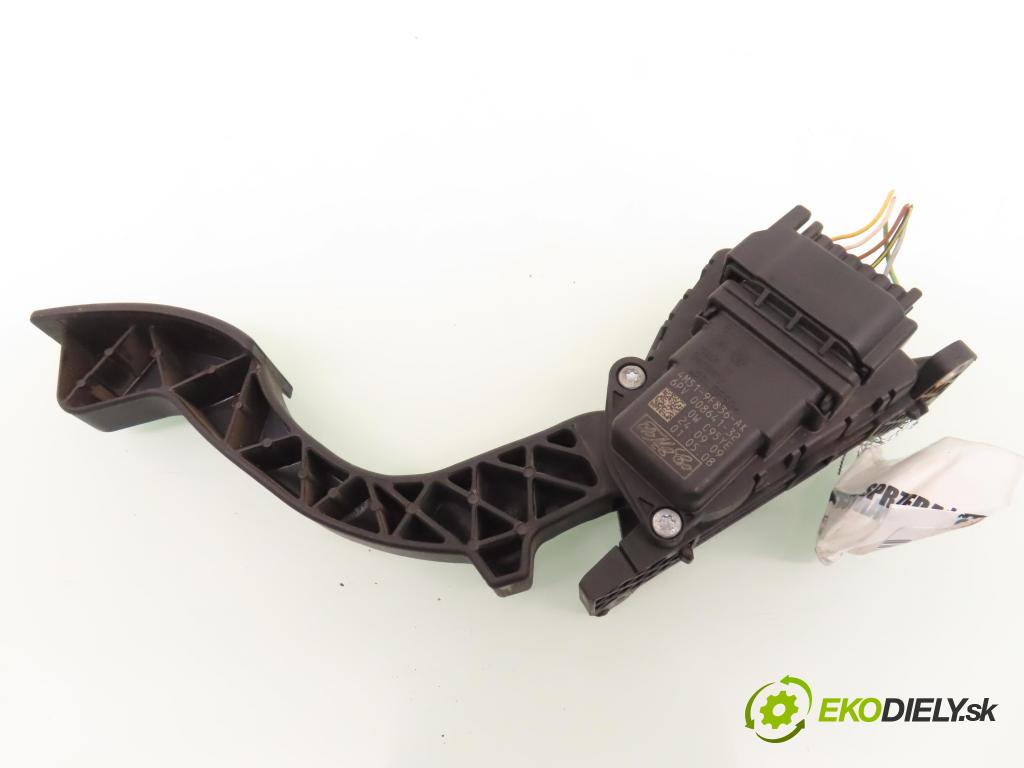 FORD FOCUS II Turnier (DA_, FFS, DS) KOMBI 2009 92,00 1.8 - Q7DA 1798,00 Potenciometer plynu 4M519F836AK ; 6PV00864132 (Pedále)