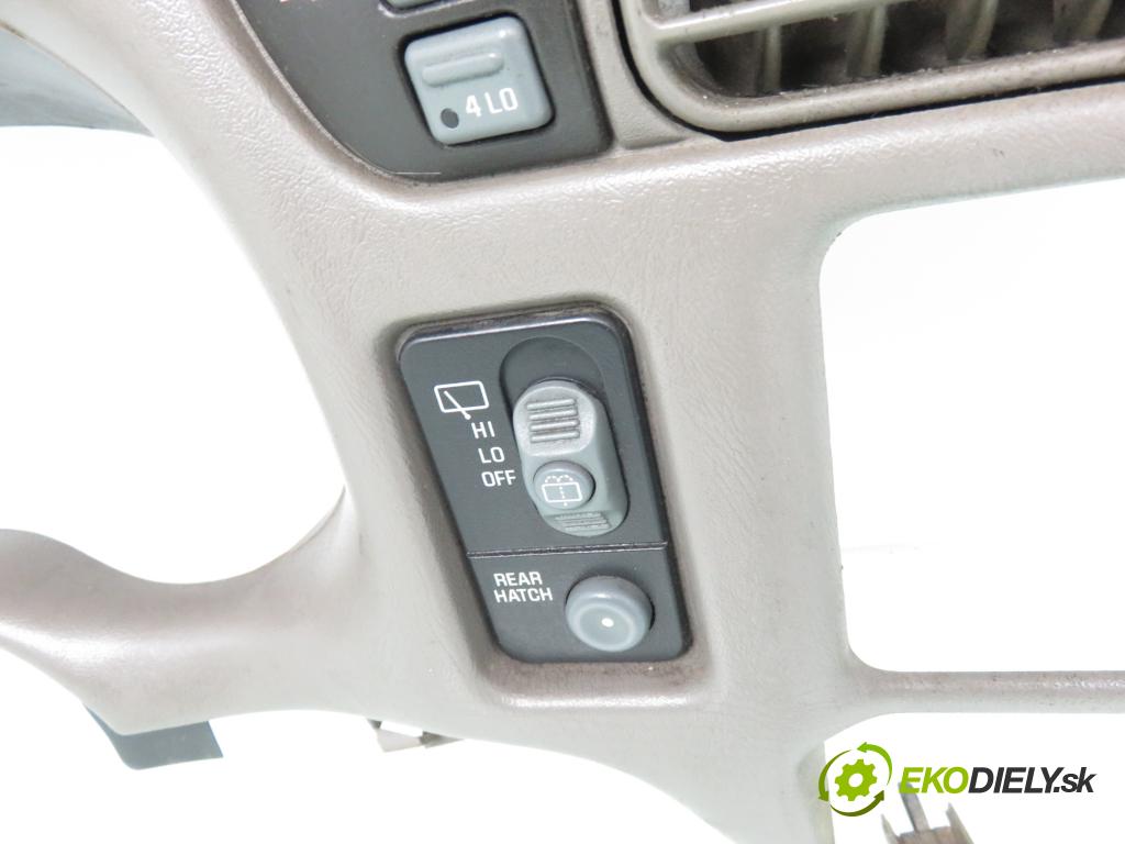 CHEVROLET BLAZER S10 SUV 2005 142,00 4.3 AWD - LB4 4300,00 palubná doska