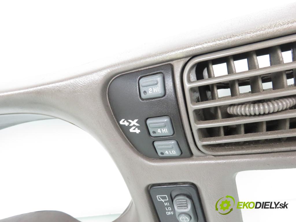 CHEVROLET BLAZER S10 SUV 2005 142,00 4.3 AWD - LB4 4300,00 palubná doska