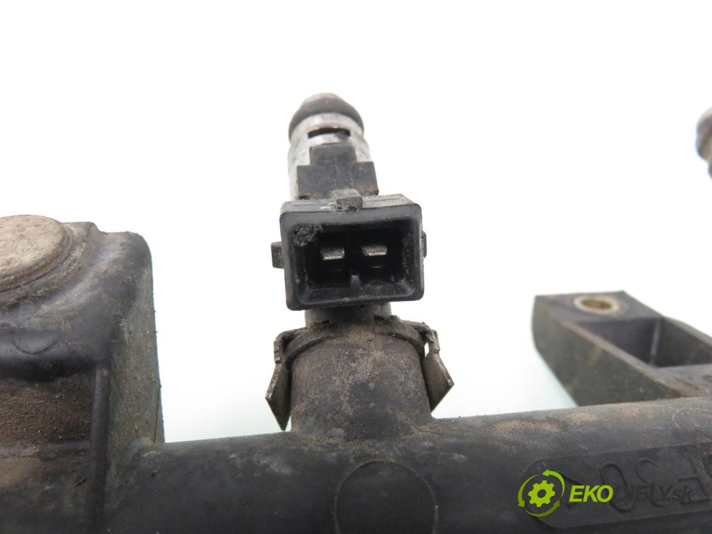 PEUGEOT 206 liftback (2A/C) HB 2000 44,00 1.1 60 - HFZ 1124,00 Lišta vstrekovacia 9628982980 (Vstrekovacia lišta)