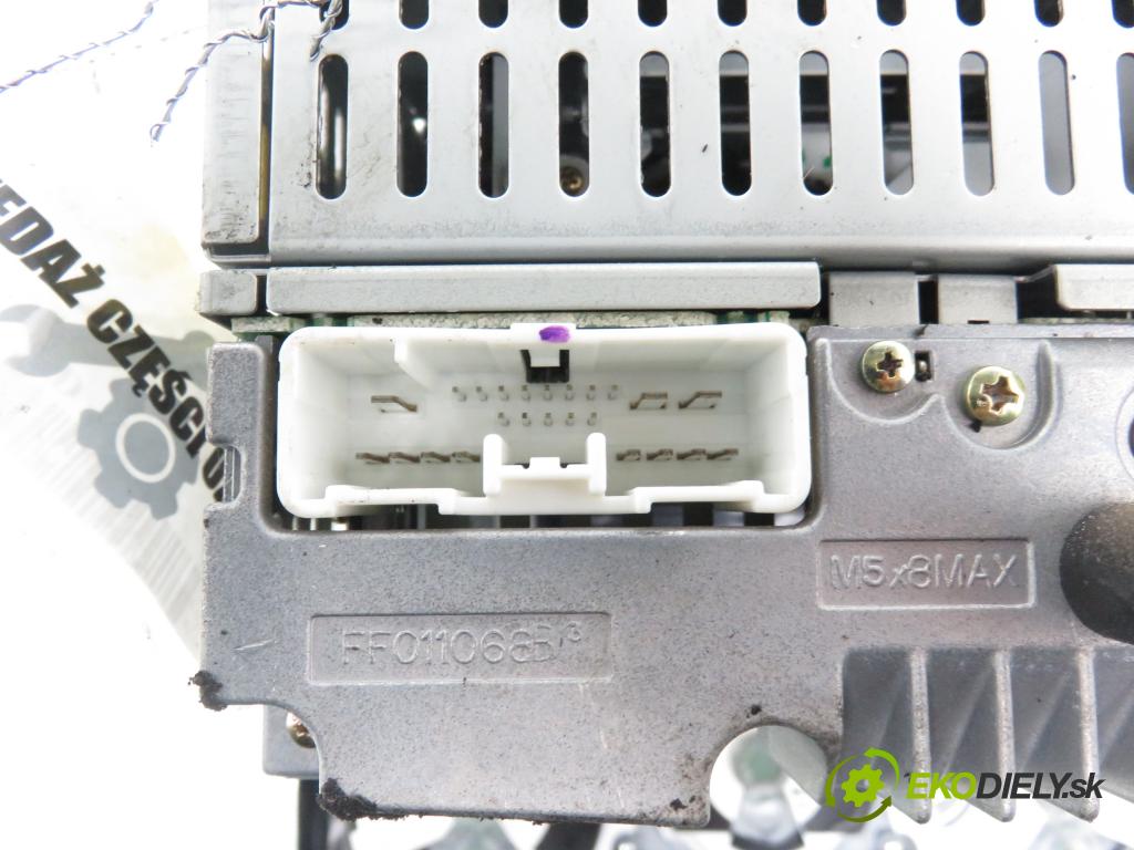 MAZDA 2 (DY) HB 2003 74,00 1.6 - FYJA 1596,00 RADIO CD 3M7118K876CB