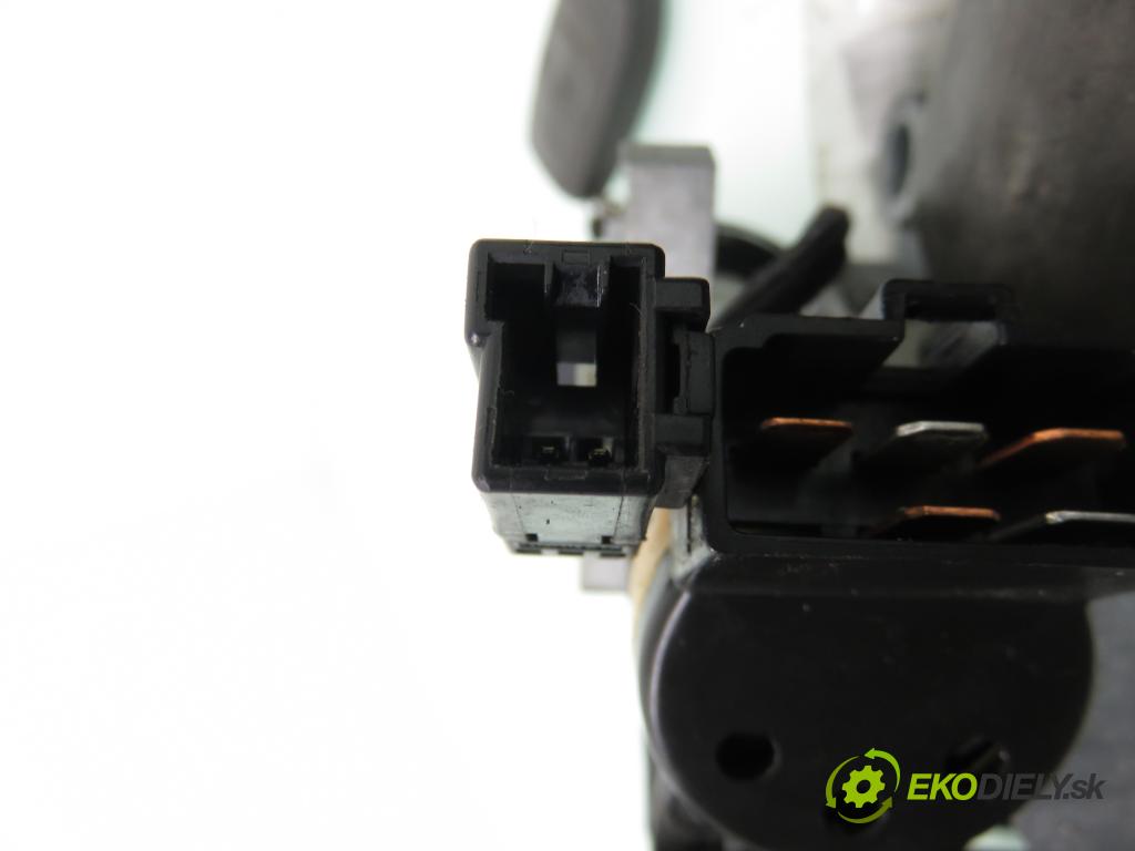 VOLVO S40 I (VS) SEDAN 2003 75,00 1.9 DI - D 4192 T4 1870,00 spinačka 9980067553 (Spínacia skrinka a kľúč)