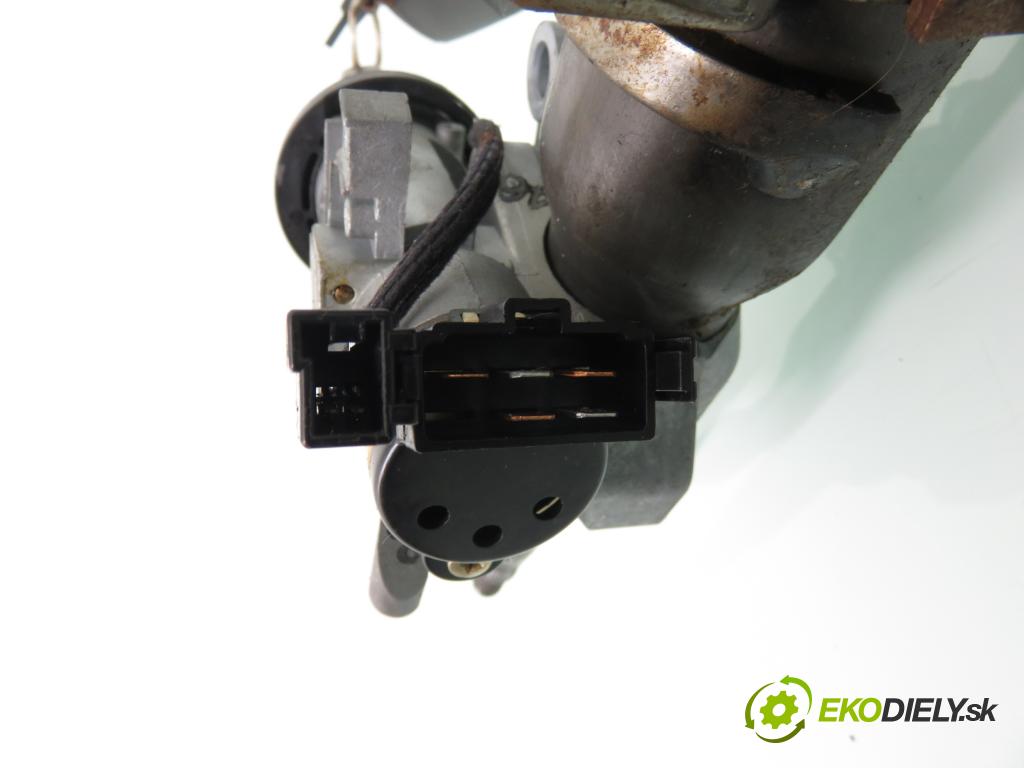 VOLVO S40 I (VS) SEDAN 2003 75,00 1.9 DI - D 4192 T4 1870,00 spinačka 9980067553 (Spínacia skrinka a kľúč)