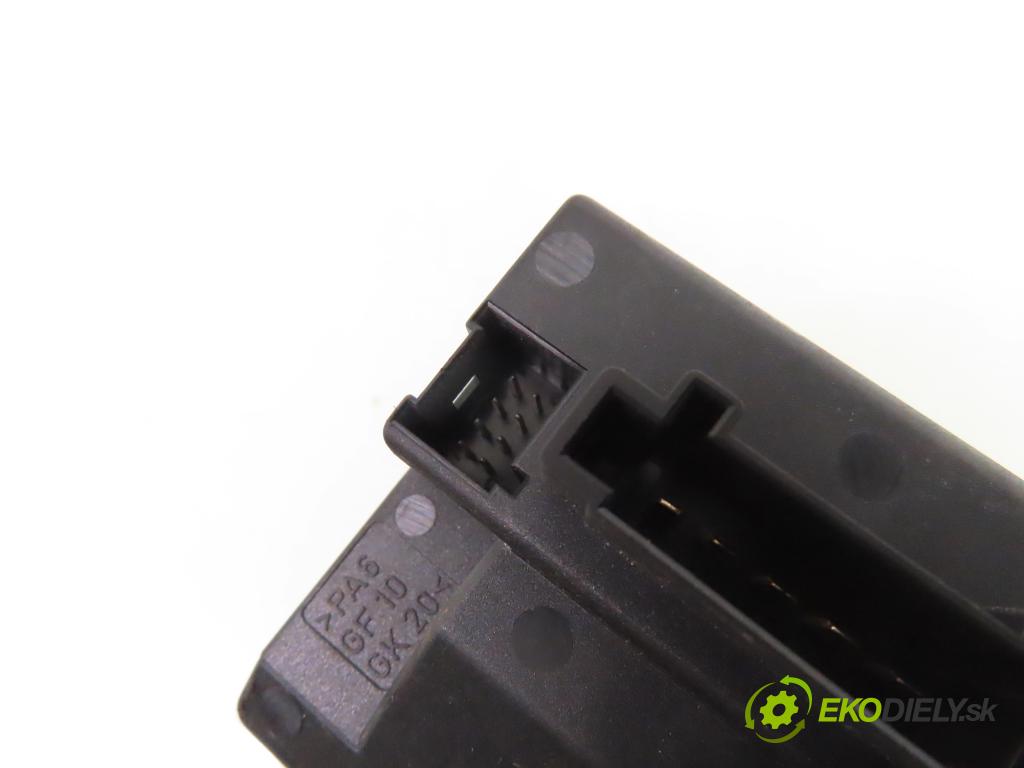 MERCEDES-BENZ KLASA C (W203) SEDAN 2001 120,00 C 200 Kompressor (203.042) - M 271.940 1796,00 spinačka 2095450508 (Spínacie skrinky a kľúče)