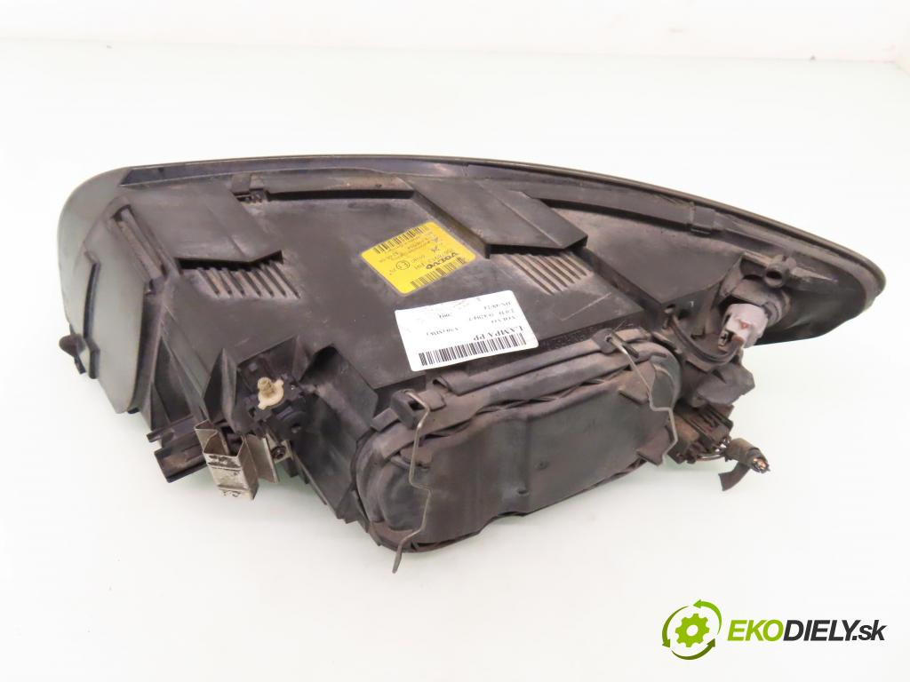 VOLVO V50 (MW) KOMBI 2004 100,00 2.0 D 136 - D 4204 T (PSA) 1997,00 světlo PP 30678913 ; 0301198204