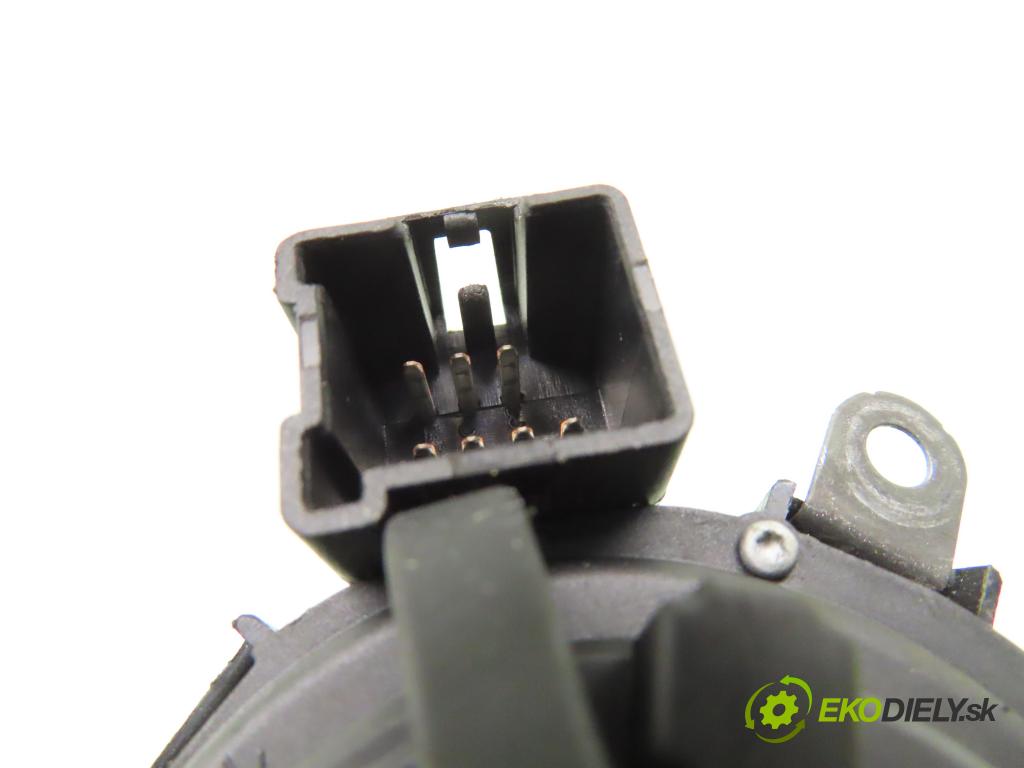 VOLVO V50 (MW) KOMBI 2004 100,00 2.0 D 136 - D 4204 T (PSA) 1997,00 spinačka 30768035 (Spínacie skrinky a kľúče)