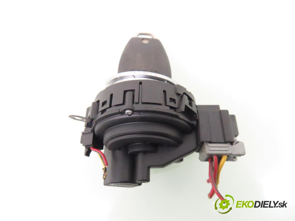 VOLVO V50 (MW) KOMBI 2004 100,00 2.0 D 136 - D 4204 T (PSA) 1997,00 spinačka 30768035 (Spínacie skrinky a kľúče)