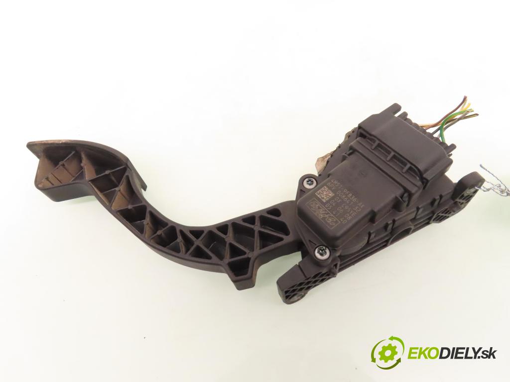 VOLVO V50 (MW) KOMBI 2004 100,00 2.0 D 136 - D 4204 T (PSA) 1997,00 Potenciometer plynu 4M519F836AK ; 6PV00864132 (Pedále)