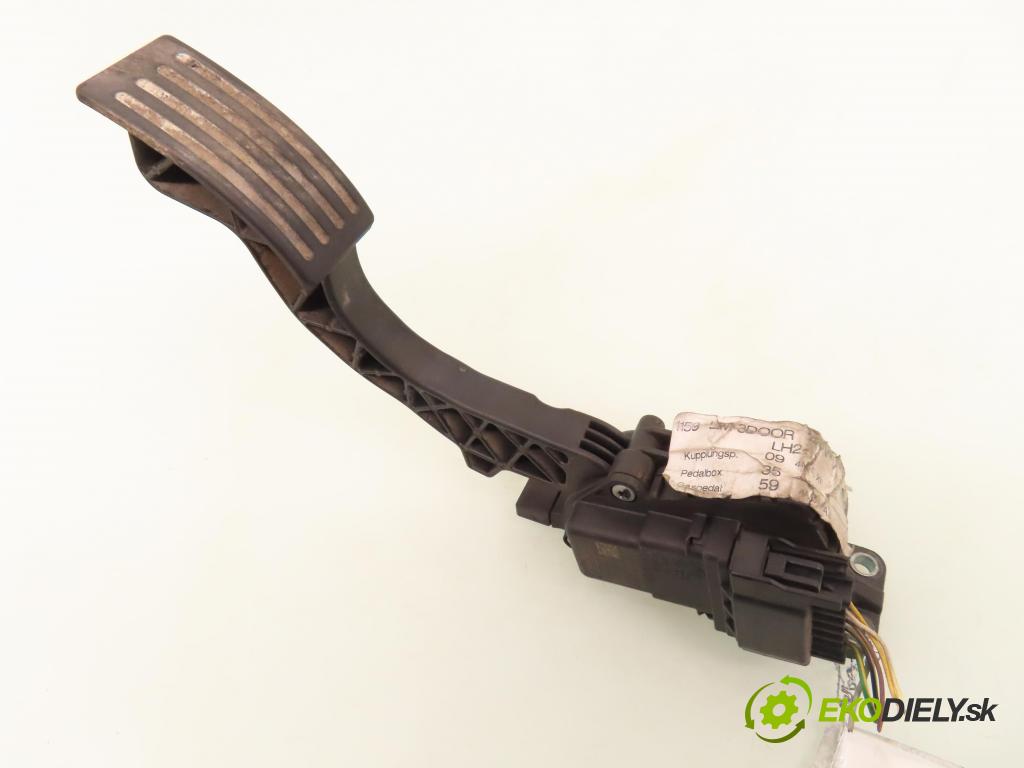 VOLVO V50 (MW) KOMBI 2004 100,00 2.0 D 136 - D 4204 T (PSA) 1997,00 Potenciometer plynu 4M519F836AK ; 6PV00864132 (Pedále)