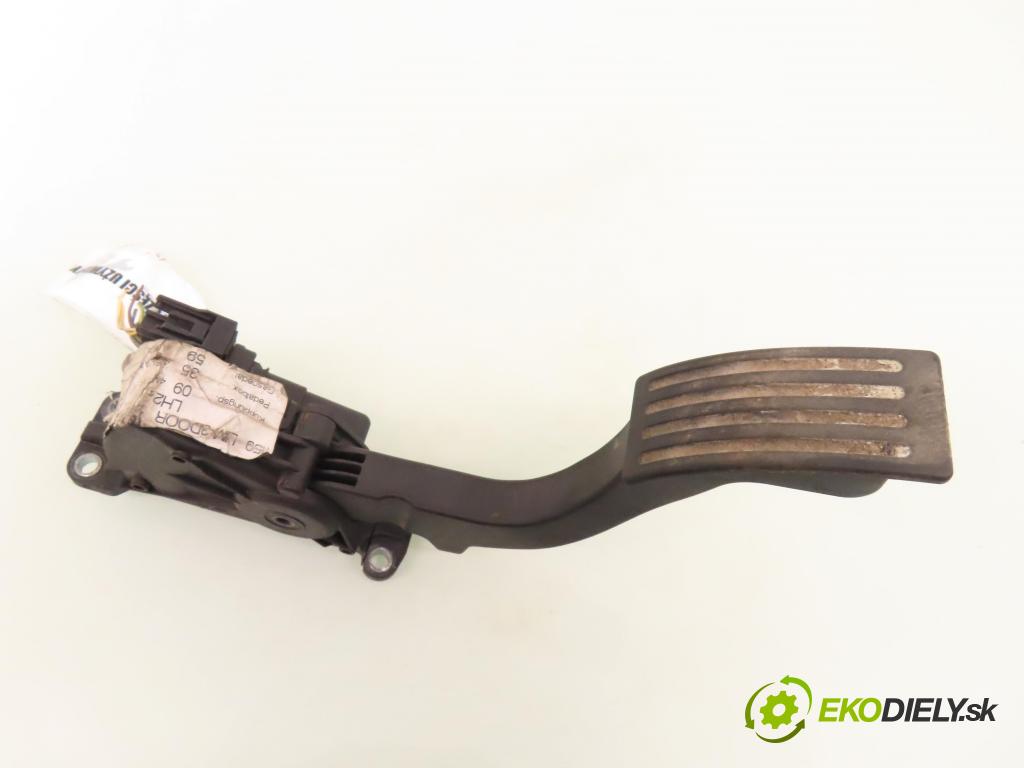 VOLVO V50 (MW) KOMBI 2004 100,00 2.0 D 136 - D 4204 T (PSA) 1997,00 Potenciometer plynu 4M519F836AK ; 6PV00864132 (Pedále)