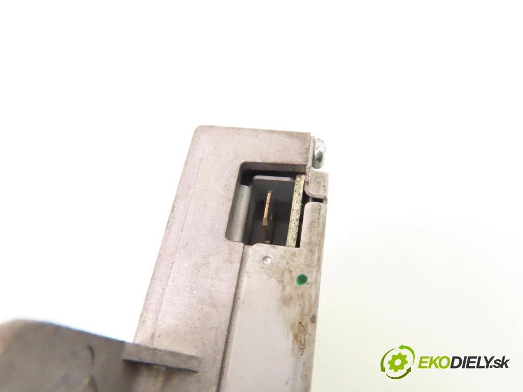 VOLVO V50 (MW) KOMBI 2004 100,00 2.0 D 136 - D 4204 T (PSA) 1997,00 Zosilňovač 307107201 (Zosilňovače)