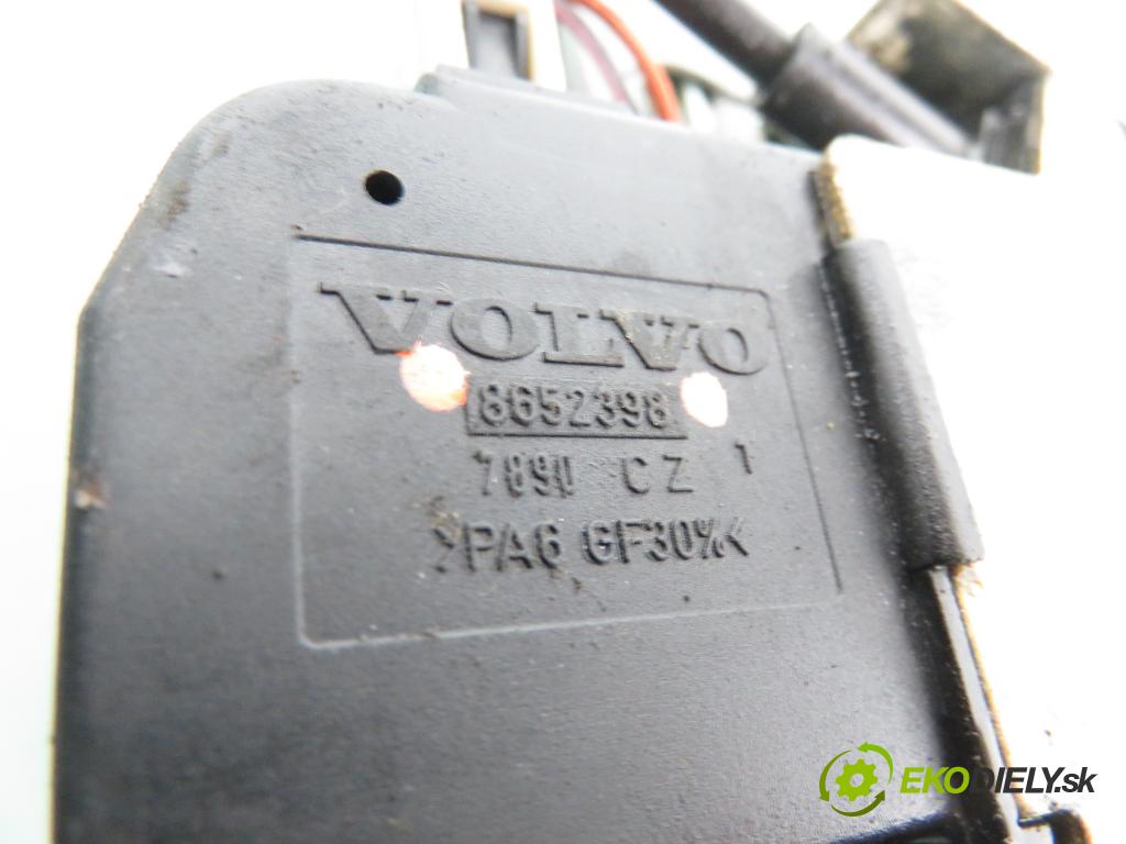 VOLVO S60 I (384) SEDAN 2001 132,00 2.0 T - B 5204 T5 1984,00 zámok dveří kufr EL. 8652398