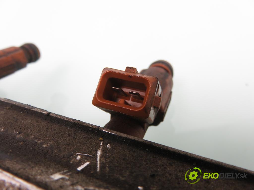 VOLVO S60 I (384) SEDAN 2001 132,00 2.0 T - B 5204 T5 1984,00 Lišta vstrekovacia 0280155831 ; 9186340 ; 9202710 (Vstrekovacia lišta)