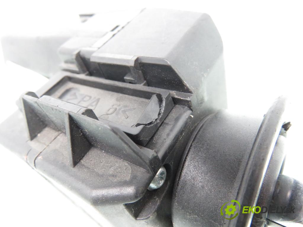 MERCEDES-BENZ KLASA C (W203) SEDAN 2000 120,00 C 200 Kompressor (203.042) - M 271.940 1796,00 spinačka 2035450108 (Spínacia skrinka a kľúč)