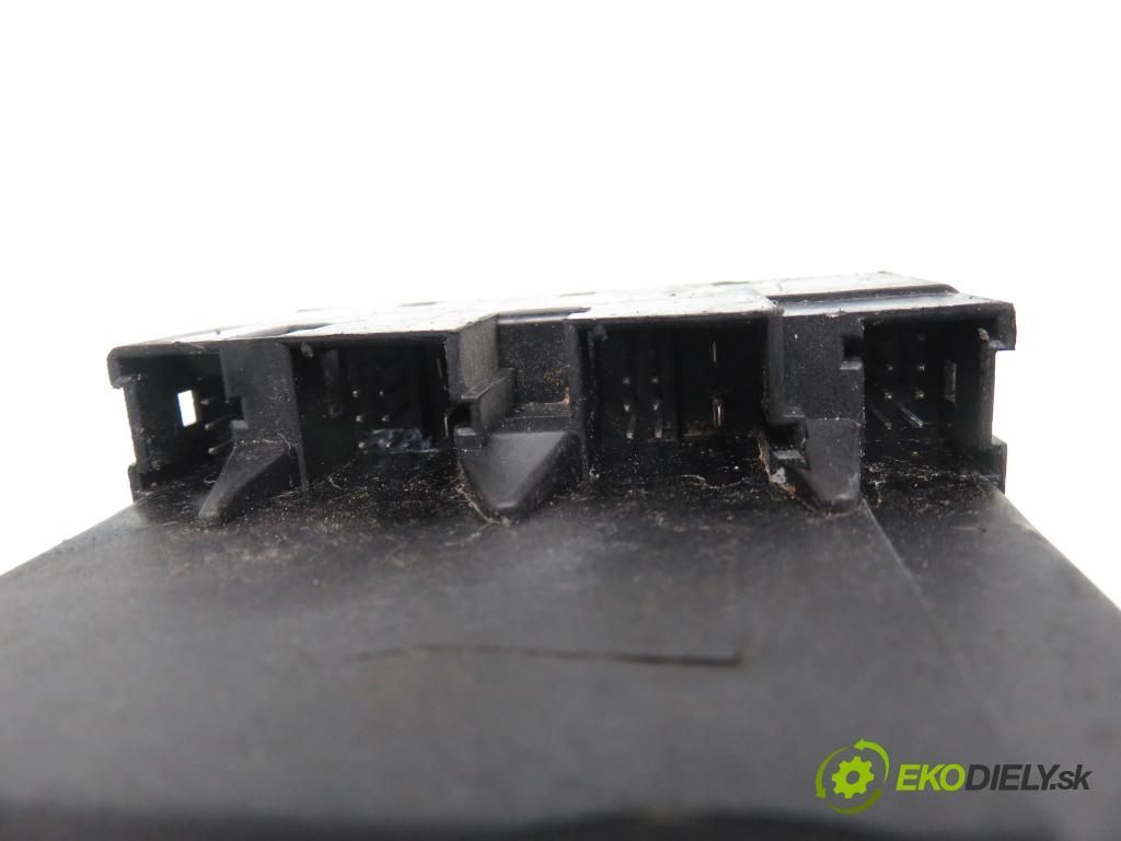 MERCEDES-BENZ KLASA C (W203) SEDAN 2000 120,00 C 200 Kompressor (203.042) - M 271.940 1796,00 spinačka 2035450108 (Spínacia skrinka a kľúč)