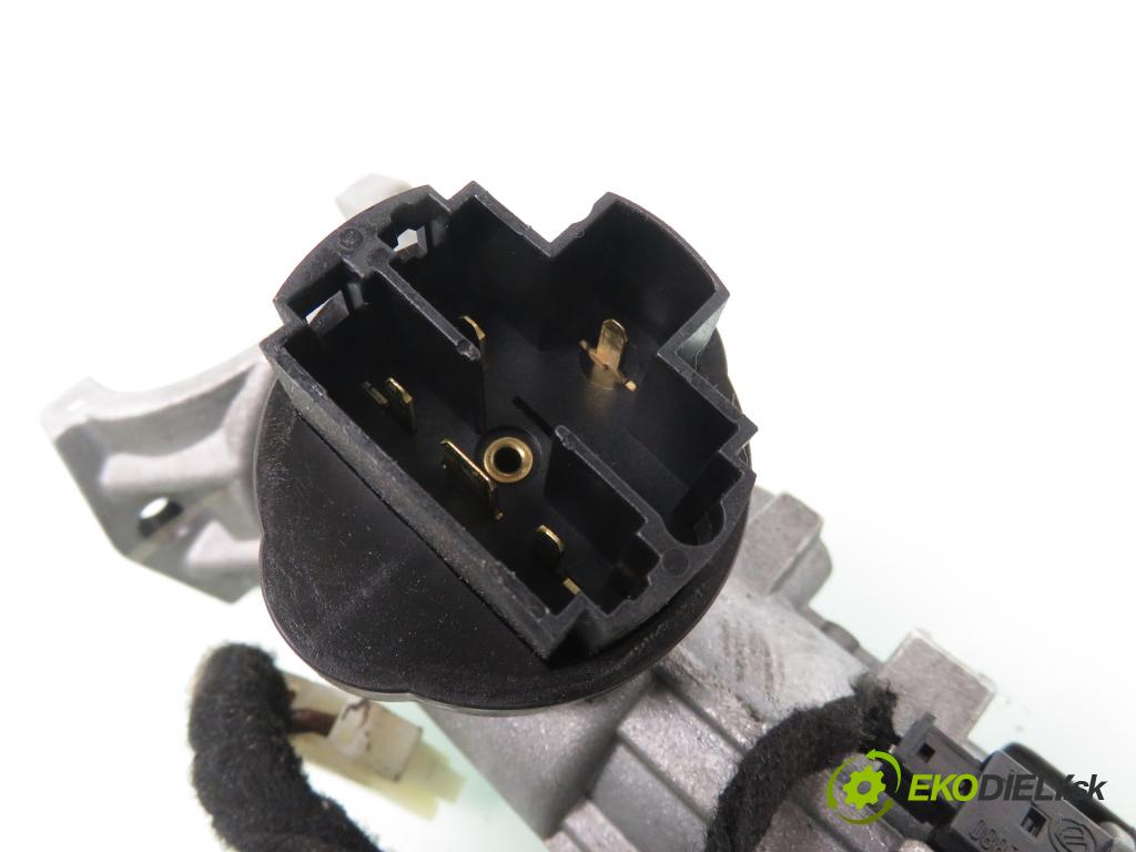 PEUGEOT BOXER Skrzynia FURGON 2008 88,00 2.2 HDi 120 - 4HU (P22DTE) 2198,00 spinačka 010990013 (Spínacia skrinka a kľúč)