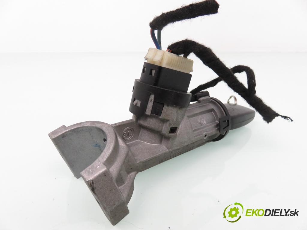 PEUGEOT BOXER Skrzynia FURGON 2008 88,00 2.2 HDi 120 - 4HU (P22DTE) 2198,00 spinačka 010990013 (Spínacia skrinka a kľúč)