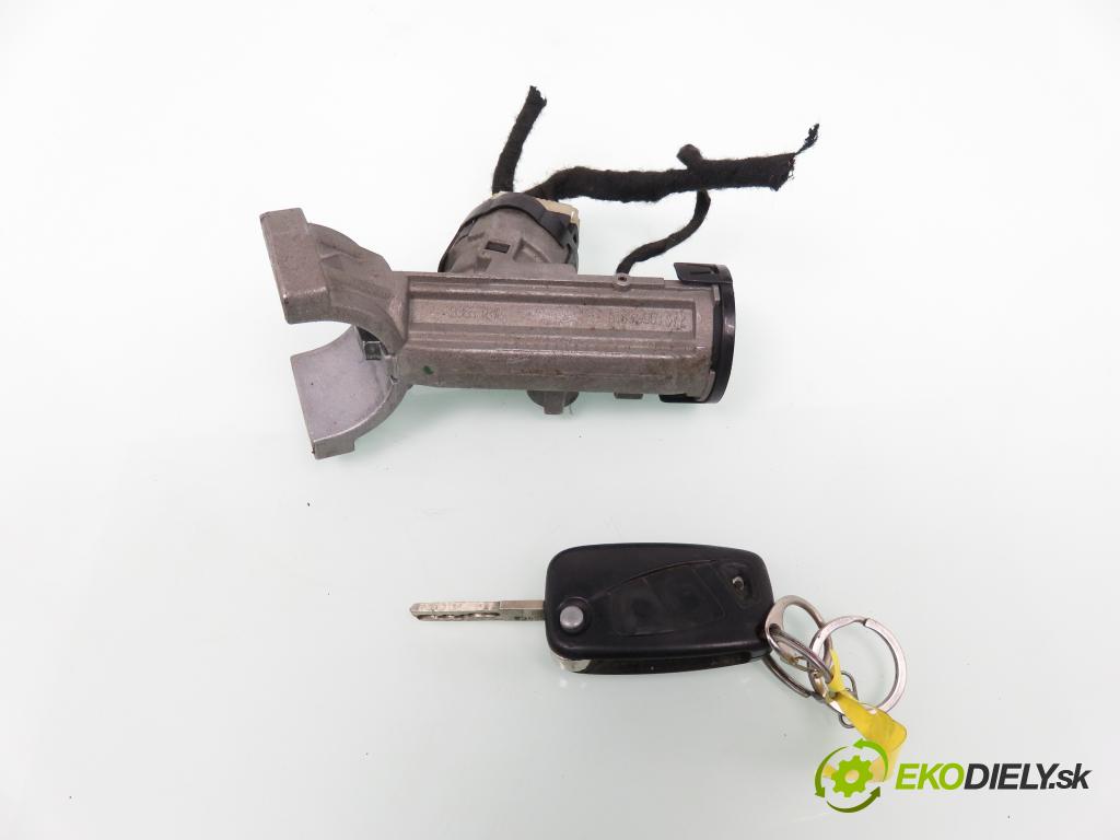 PEUGEOT BOXER Skrzynia FURGON 2008 88,00 2.2 HDi 120 - 4HU (P22DTE) 2198,00 spinačka 010990013 (Spínacia skrinka a kľúč)