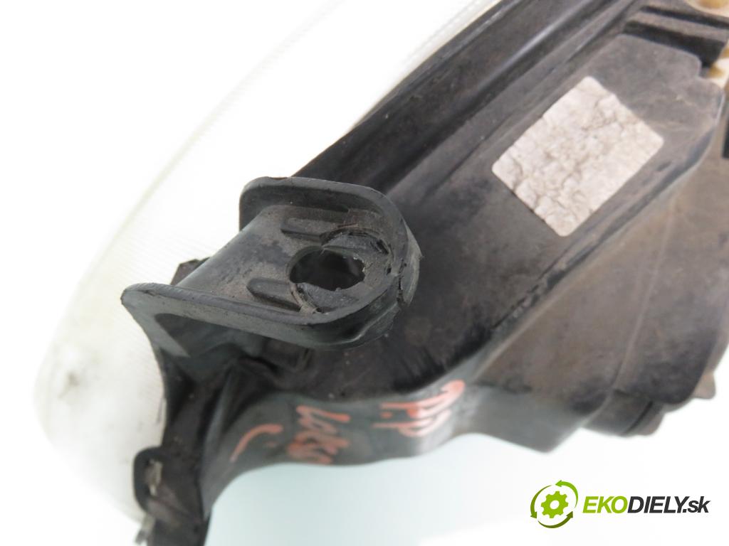 OPEL CORSA C (X01) HB 2000 43,00 1.0 12V 58 - Z 10 XE 973,00 Svetlo PP