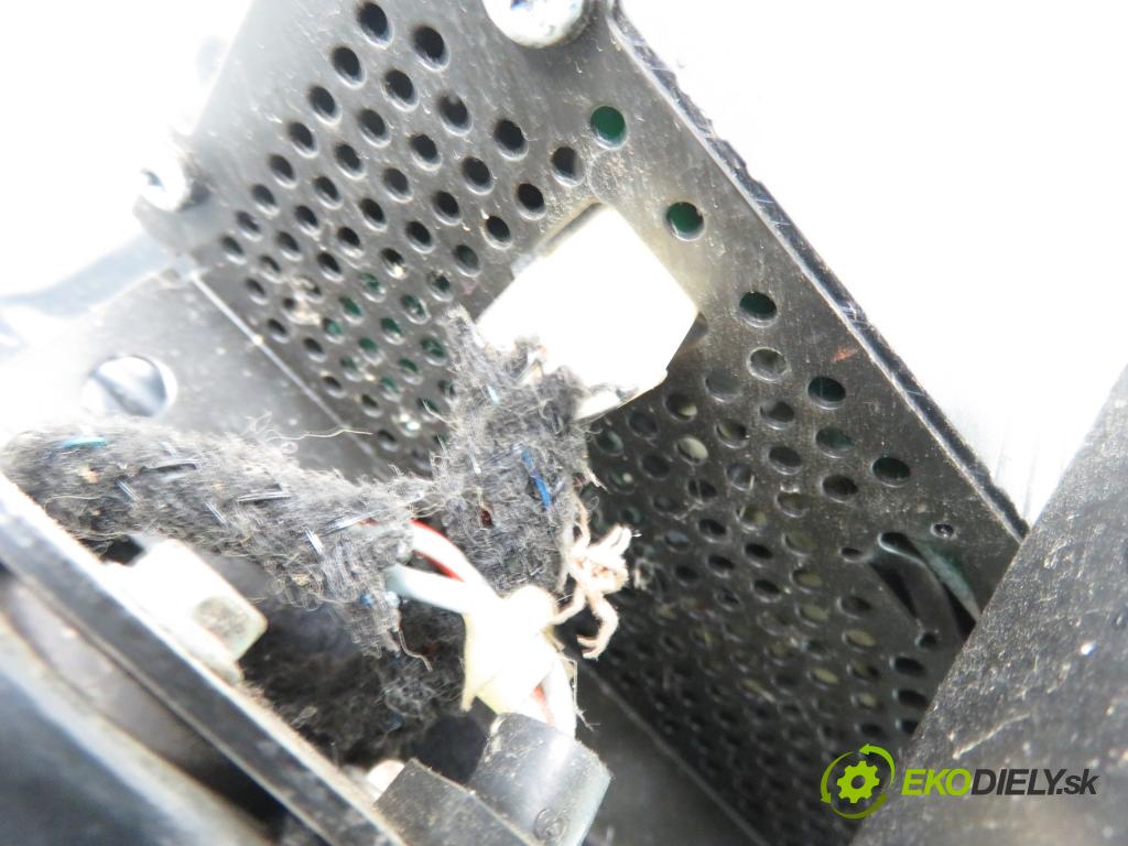 AUDI A6 Avant (4B5, C5) KOMBI 1998 142,00 2.8 quattro - ACK 2771,00 subwoofer 4B9035382A (Audio zariadenie)