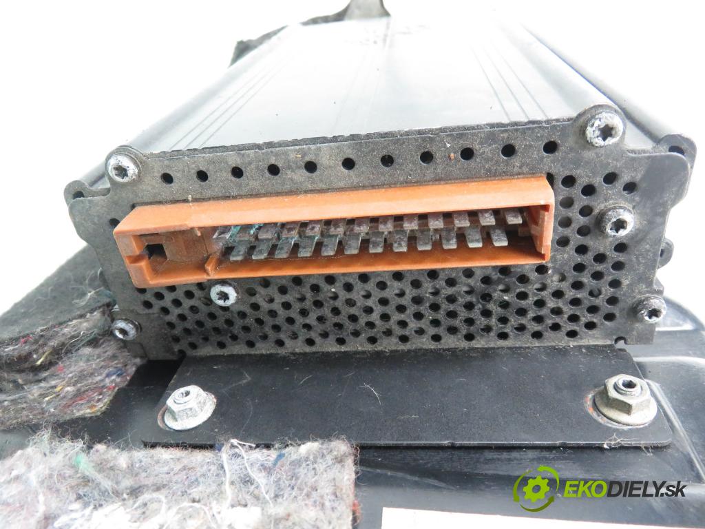AUDI A6 Avant (4B5, C5) KOMBI 1998 142,00 2.8 quattro - ACK 2771,00 subwoofer 4B9035382A (Audio zariadenie)